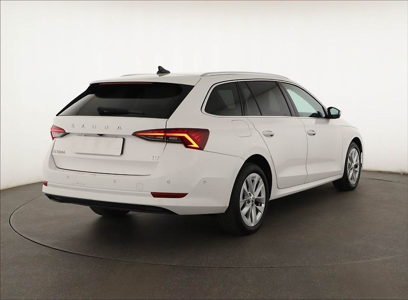 Škoda Octavia (2022) Style 1.4 TSI iV, Automat, ČR - fotka 5 z 27