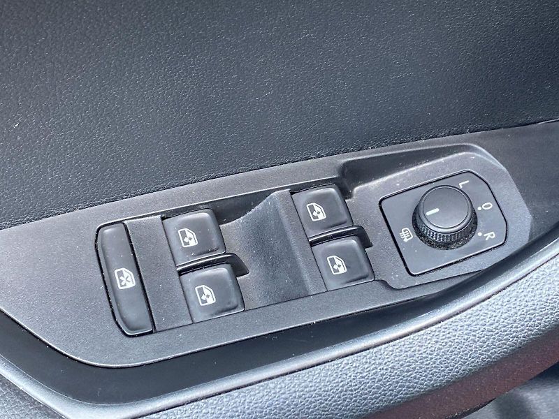 Škoda Karoq (2020) 1.0 TSI Active + - fotka 17 z 28