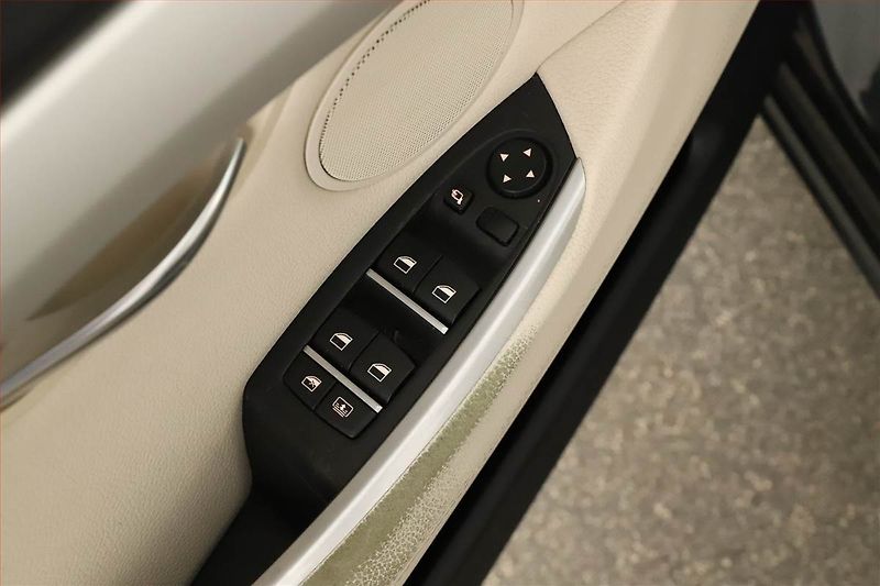 BMW Řada 5 (2011) 530d xDrive GT, 4X4, Automat - fotka 17 z 18