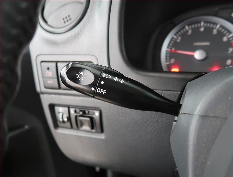 Suzuki Jimny (2006) 1.3 16V, 4X4, Vyhř. sedaček - fotka 15 z 16