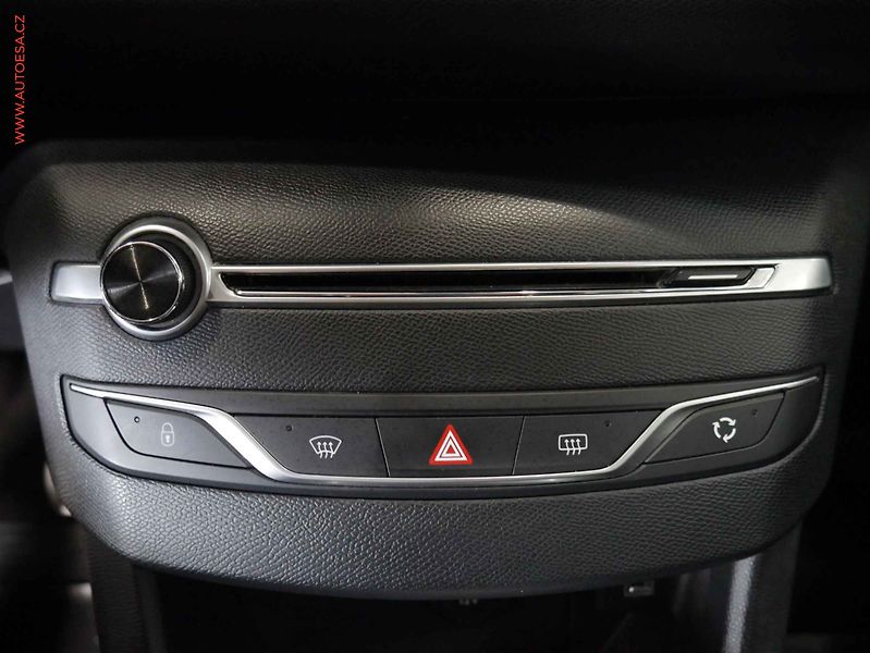 Peugeot 308 (2020) 1.5HDi, ČR, AC, tempo - fotka 14 z 17