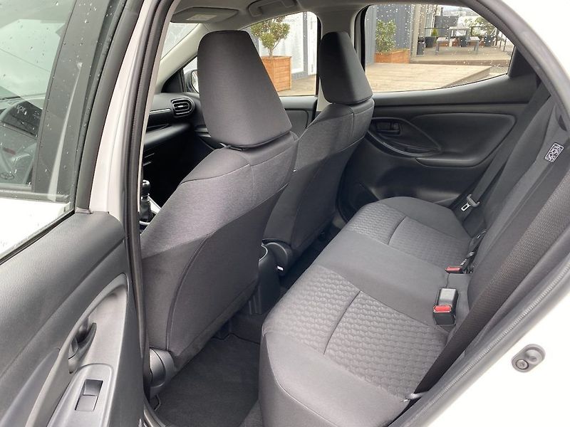 Toyota Yaris 1.5i, ČR-1m, ComTech, záruka - fotka 12 z 31