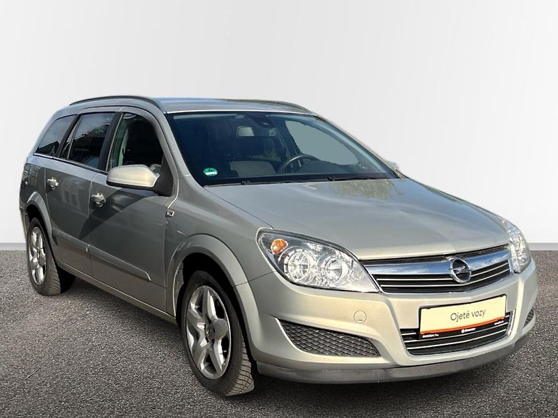 Opel Astra Kombi - fotka 14 z 26