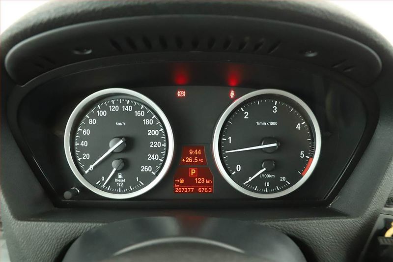 BMW X6 (2013) M Paket xDrive30d, 4X4 - fotka 9 z 15