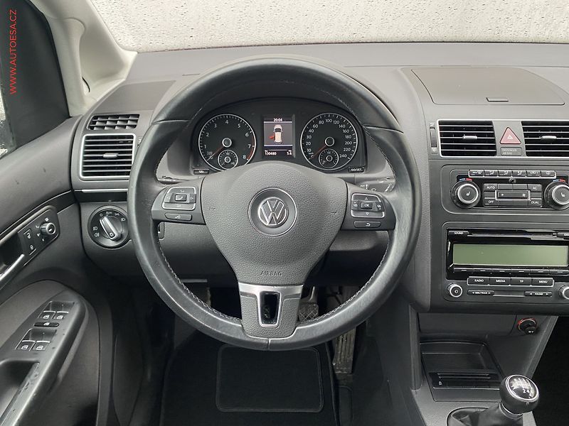 Volkswagen Touran (2011) 1.4 TSi, Highline, výhřev sed - fotka 11 z 17