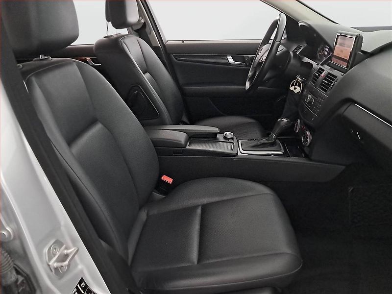 Mercedes-Benz Třídy C (2010) C 250 CDI, Automat, Navi - fotka 9 z 21