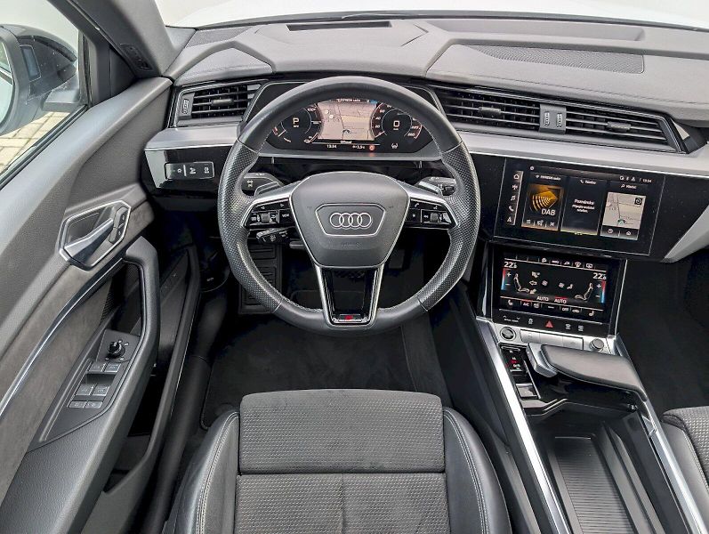 Audi e-tron (2021) S-Line 55 Quattro - fotka 6 z 30
