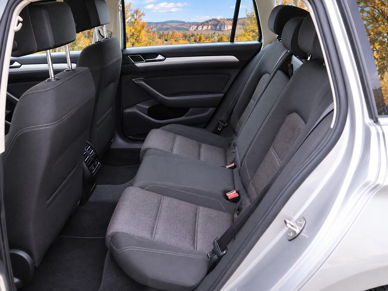Volkswagen Passat 1,6 TDI Comfortline LED - fotka 14 z 28