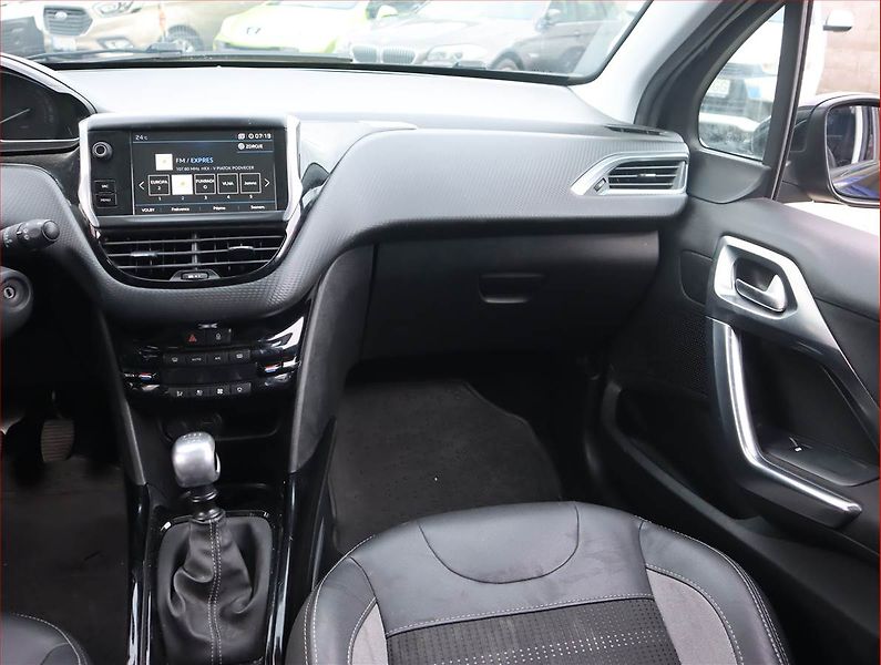 Peugeot 2008 (2019) 1.2 PureTech, Serv.kniha, Navi - fotka 8 z 20