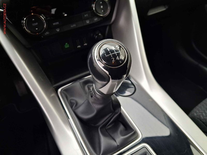 Mitsubishi Eclipse Cross (2019) 1.5T-MiVEC, TZ, kamera - fotka 14 z 15
