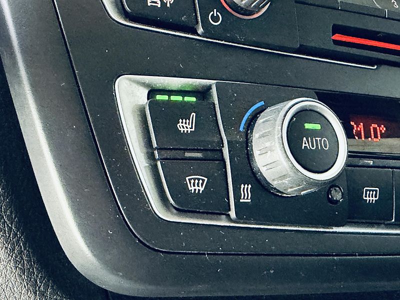 BMW Řada 3 (2015) 335d*X-drive*M-packet*CZ* - fotka 21 z 32