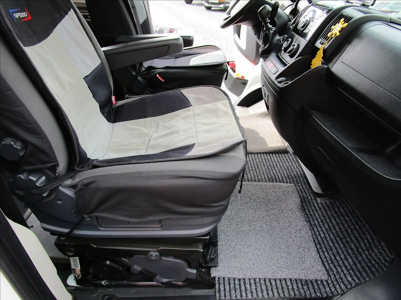 Peugeot Boxer 2.2HDi, Obytný, 5 míst - fotka 19 z 67