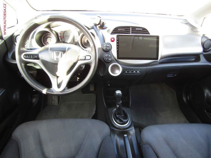 Honda Jazz (2011) 1.3i, ČR, Navi, AC - fotka 8 z 17