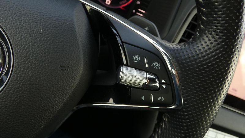 Škoda Karoq 1,5 TSI Sportline DSG - fotka 13 z 24
