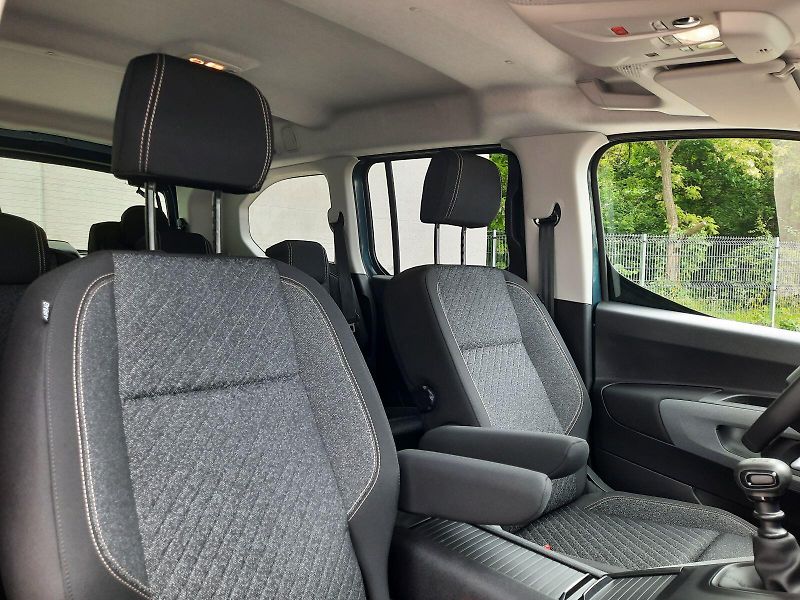 Peugeot Rifter (2026) LONG ALLURE BlueHDi 130 MAN6 - fotka 16 z 16