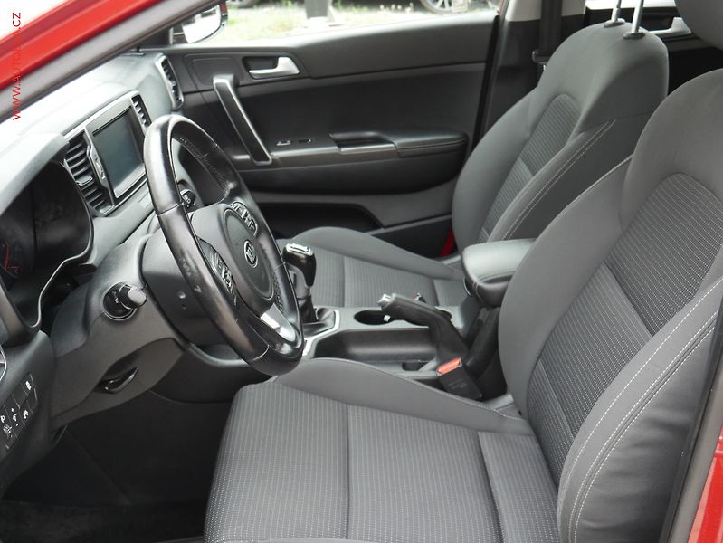 Kia Sportage (2016) 1.6 GDi, ČR, Active, navi - fotka 9 z 22