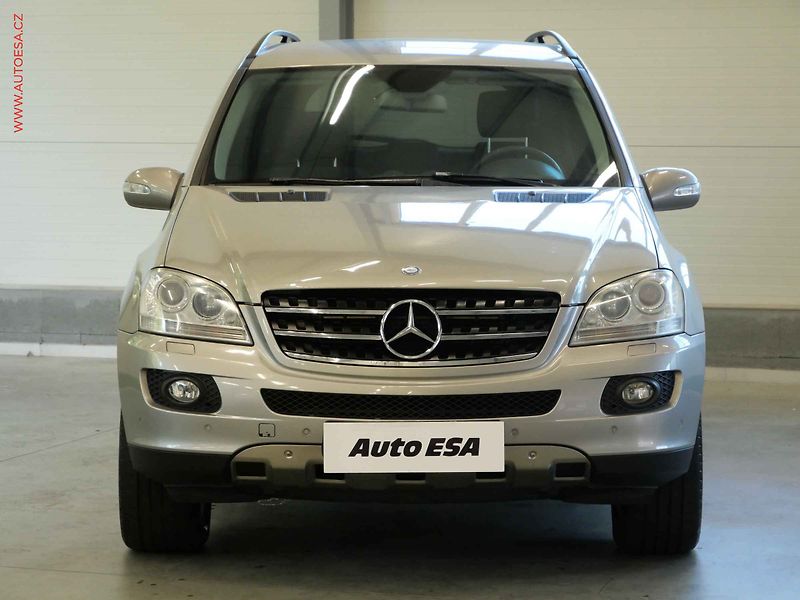 Mercedes-Benz Třídy M (2006) 3.0 CDI ML280 4Mat - fotka 2 z 21