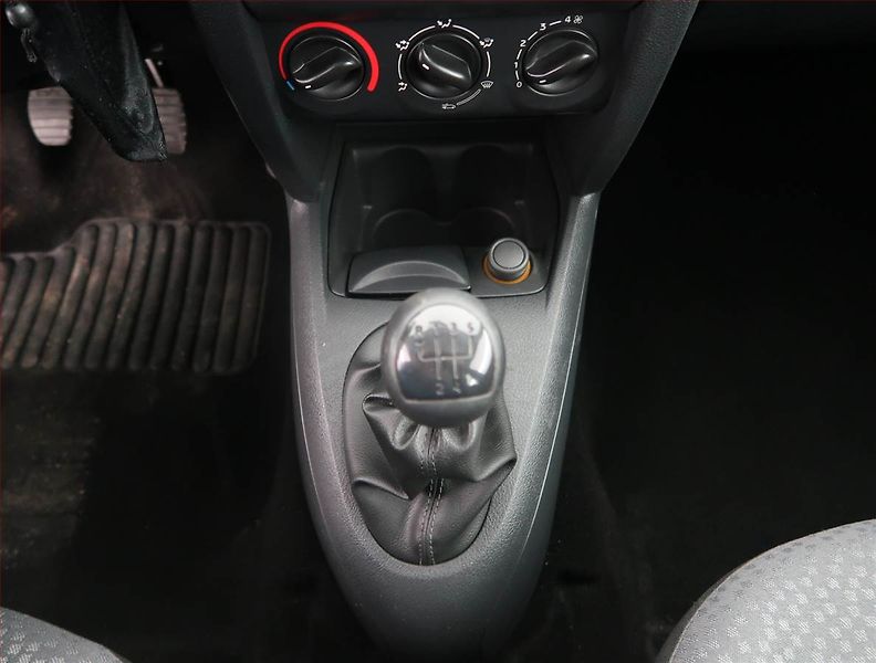 Renault Clio (2009) 1.2, po STK, zamluveno - fotka 13 z 14