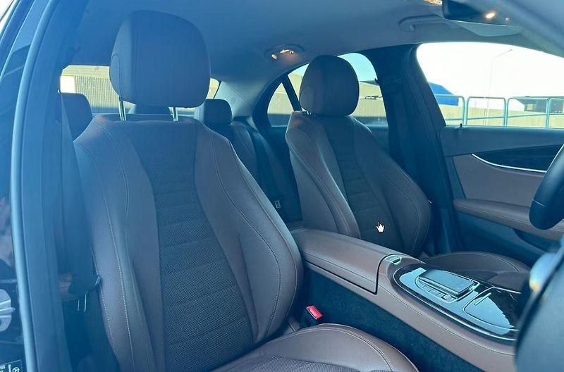 Mercedes-Benz Třídy E 220 d Avantgarde Kamera  - fotka 13 z 19