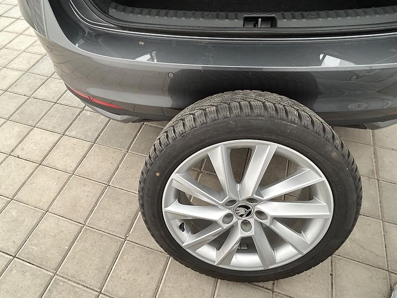 Škoda Scala 1.0 TSI Top selection - fotka 27 z 28