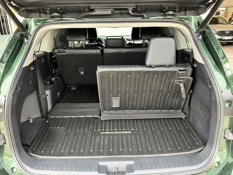 Toyota Highlander 2.5 HSD e-CVT AWD Executive Sk - fotka 25 z 27