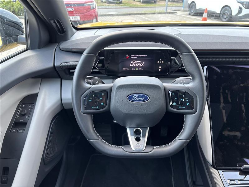 Ford Capri 0,0 Premium 79kWh AWD Panorama - fotka 18 z 42