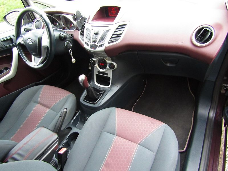 Ford Fiesta (2009) 1.6 TDCi 66kW - fotka 14 z 34