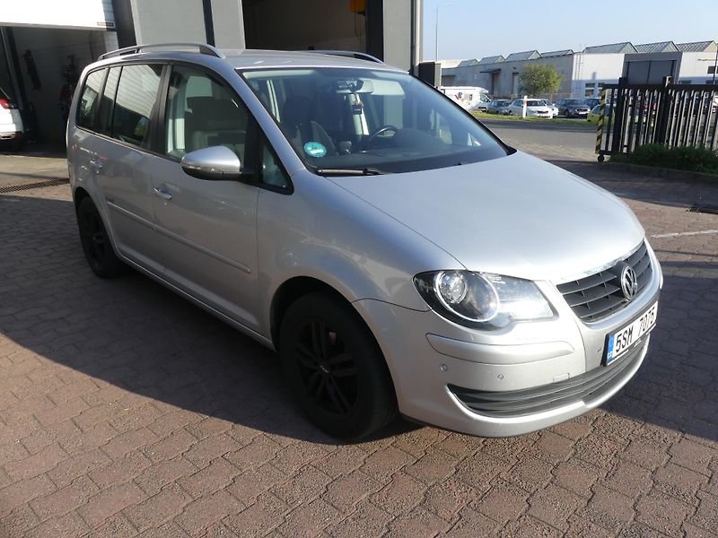 Volkswagen Touran (2010) 1,4  DSG automat - fotka 2 z 16
