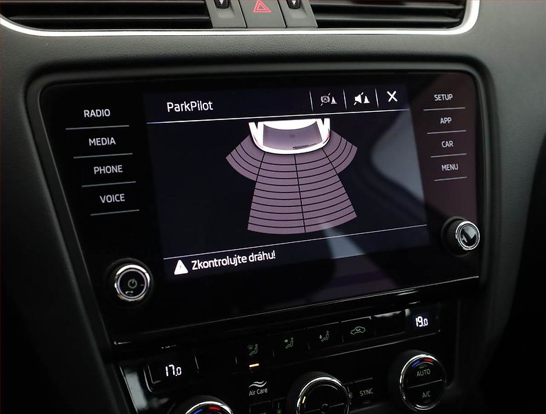 Škoda Octavia (2019) 1.6 TDI, Serv.kniha, Tempomat - fotka 12 z 15