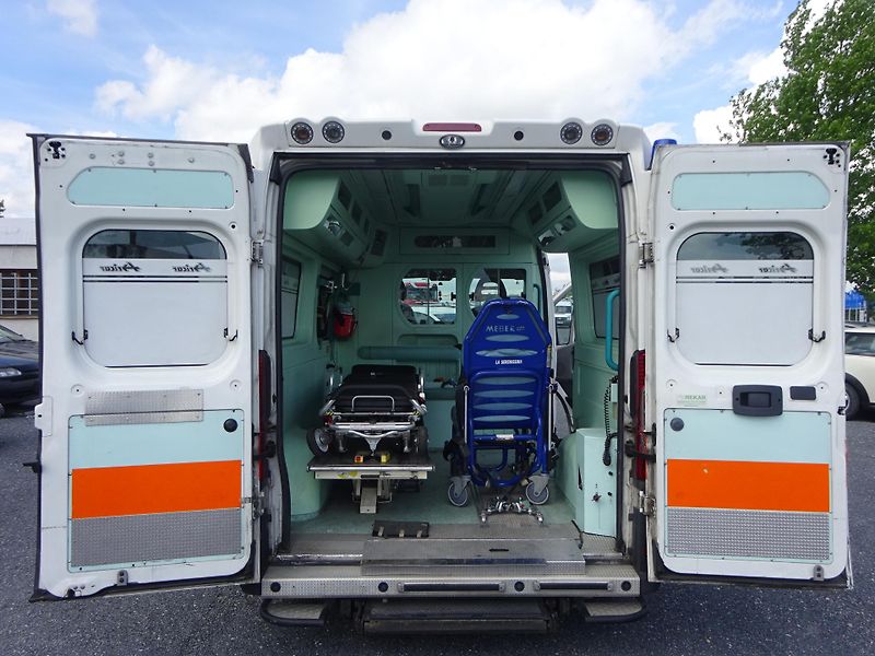 Fiat Ducato 3.0JTD VYBAVENÝ SANITNÍ VŮZ - fotka 20 z 28