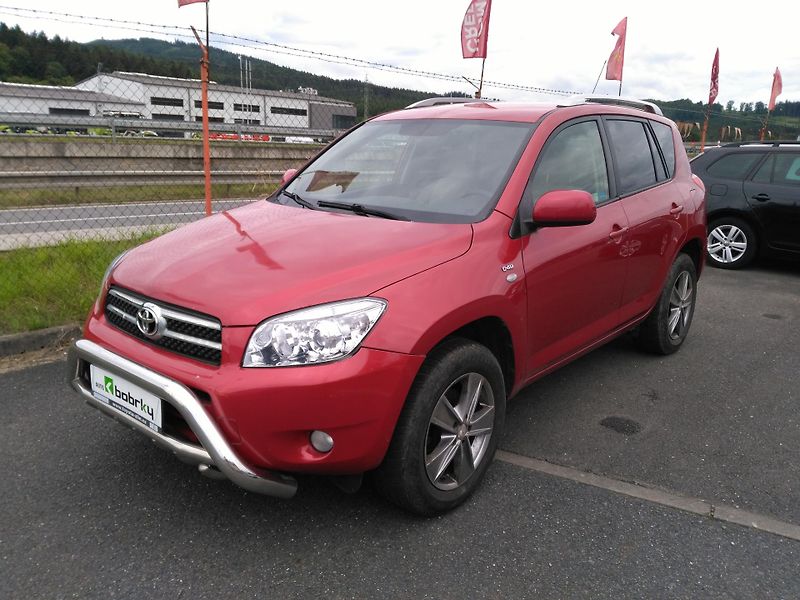 Toyota RAV4 2,2 D-4D - fotka 1 z 31