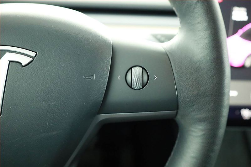 Tesla Model Y (2021) Long Range AWD 75kWh, SoH 93% - fotka 16 z 22