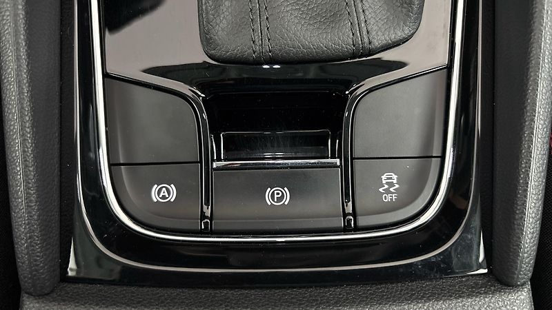 Škoda Karoq 1.5 TSI DSG Style - fotka 23 z 28