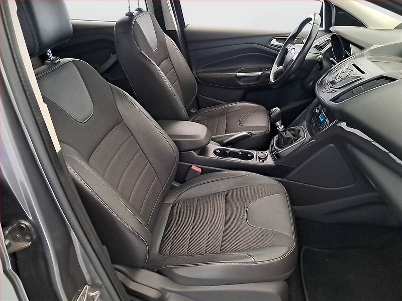 Ford Kuga (2014) 2.0 TDCi, 4X4, Tempomat - fotka 9 z 17