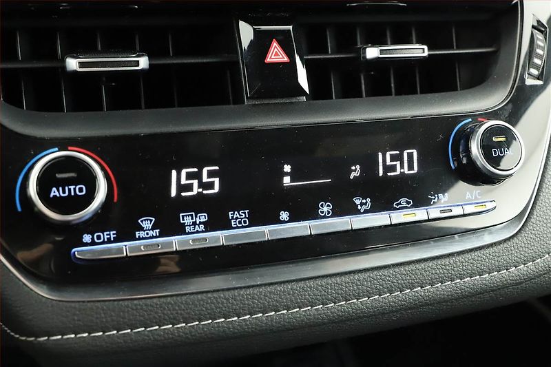 Toyota Corolla (2022) 2.0 Hybrid - fotka 13 z 18