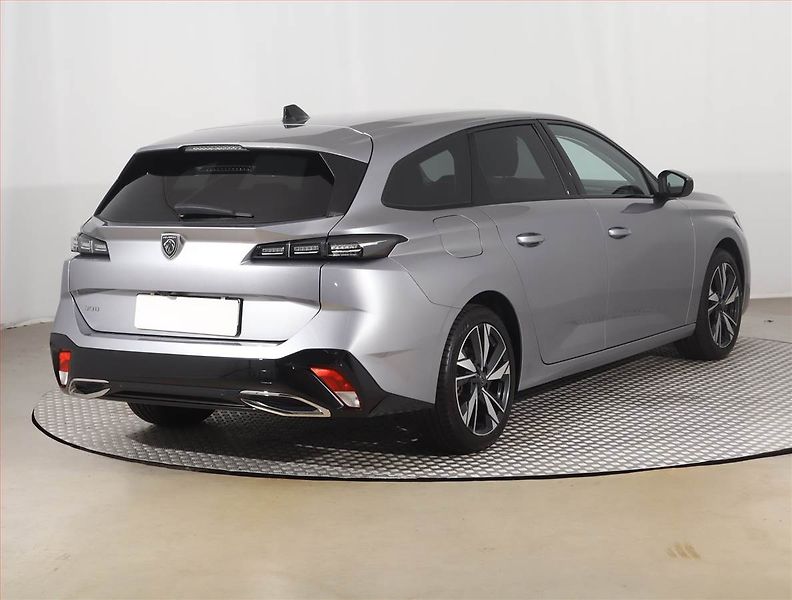 Peugeot 308 (2023) Allure 1.5 BlueHDi, Automat - fotka 5 z 25