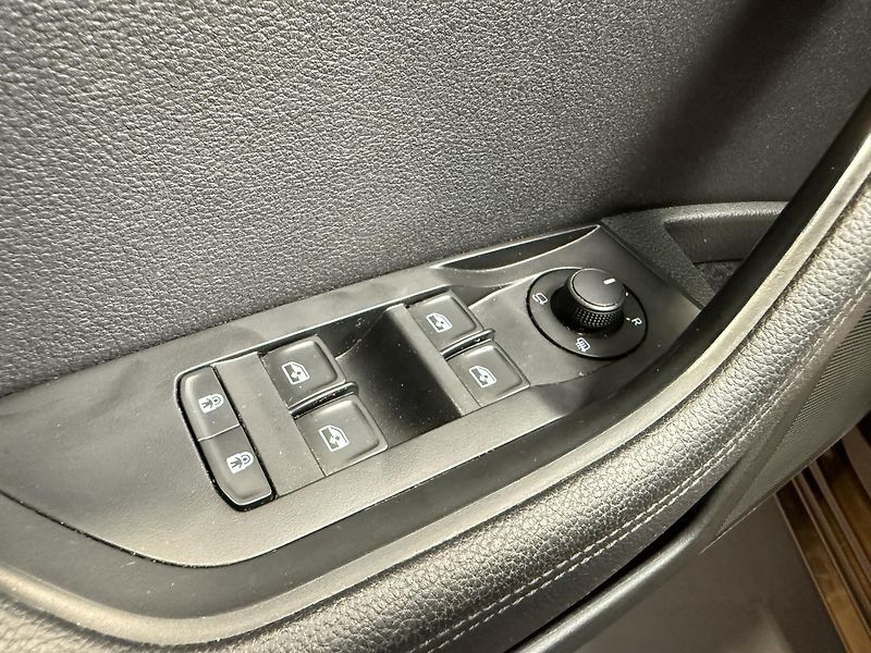 Škoda Superb 1.5 TSI 110kW ACT Style Combi - fotka 10 z 14