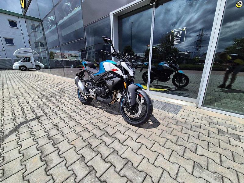 CFMOTO 450 NK (2026) E5+ - fotka 1 z 19