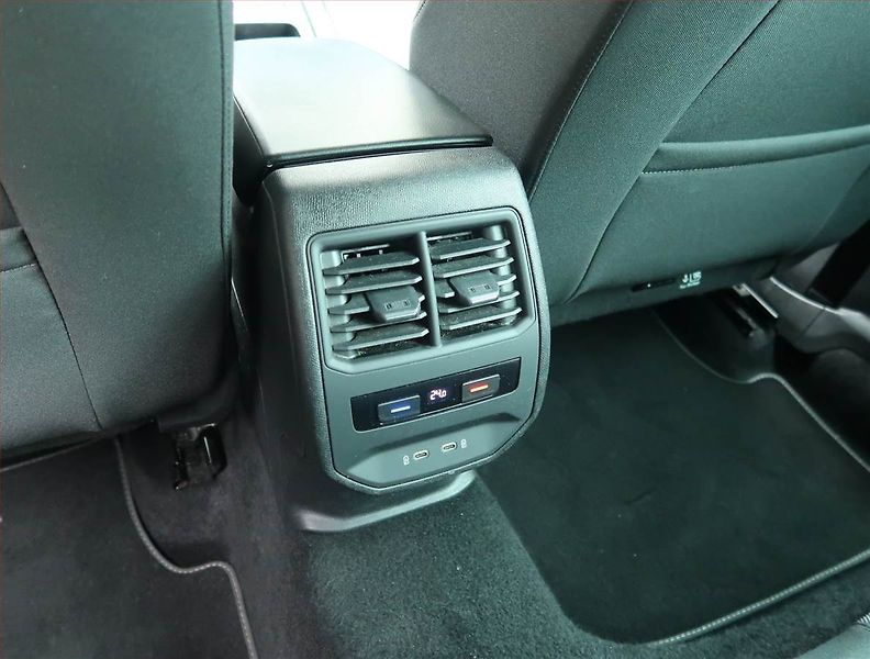 Seat Leon (2021) 1.5 TSI, Navi, Tempomat - fotka 19 z 23