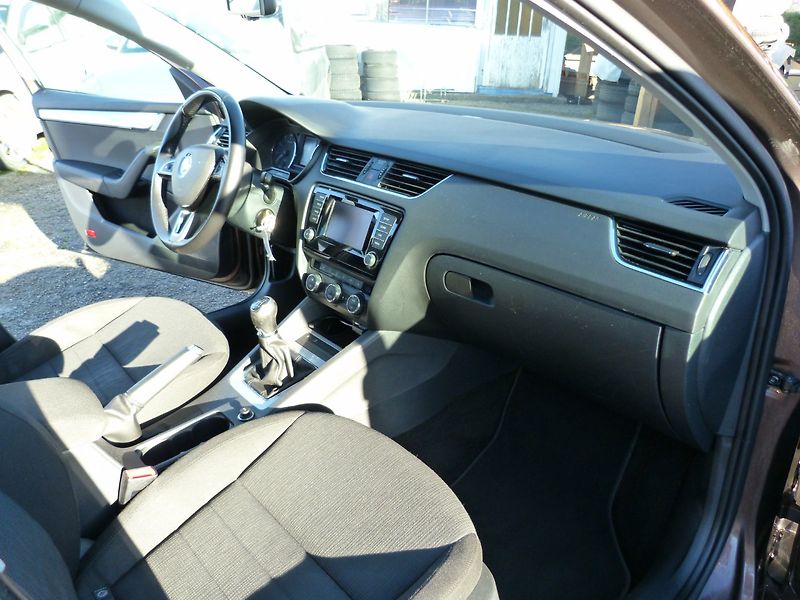 Škoda Octavia 1.4 TSI auto klima - fotka 21 z 26
