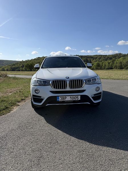 BMW X4 (2018) - fotka 2 z 22