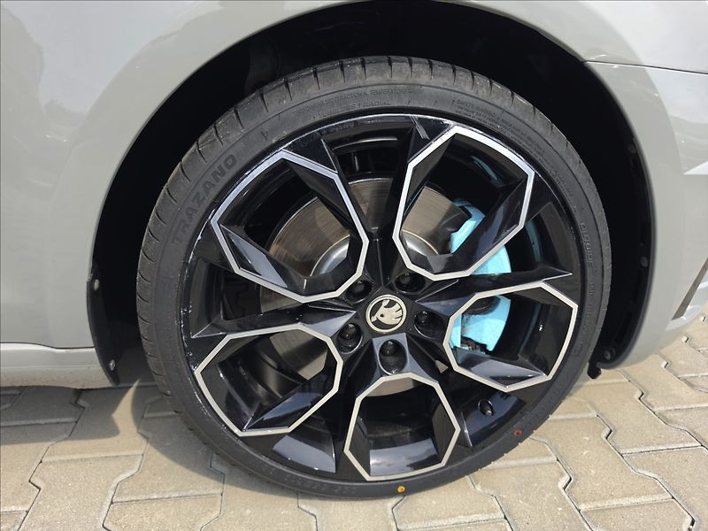 Škoda Octavia III 2,0 TSi 180KW RS Panorama - fotka 37 z 44