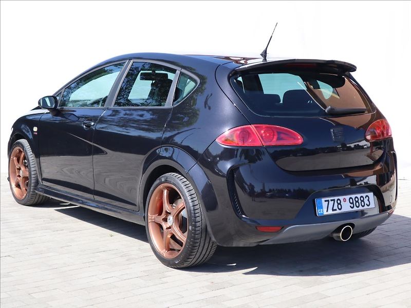Seat Leon 2,0 TFSi (BWA) FR line - fotka 4 z 36