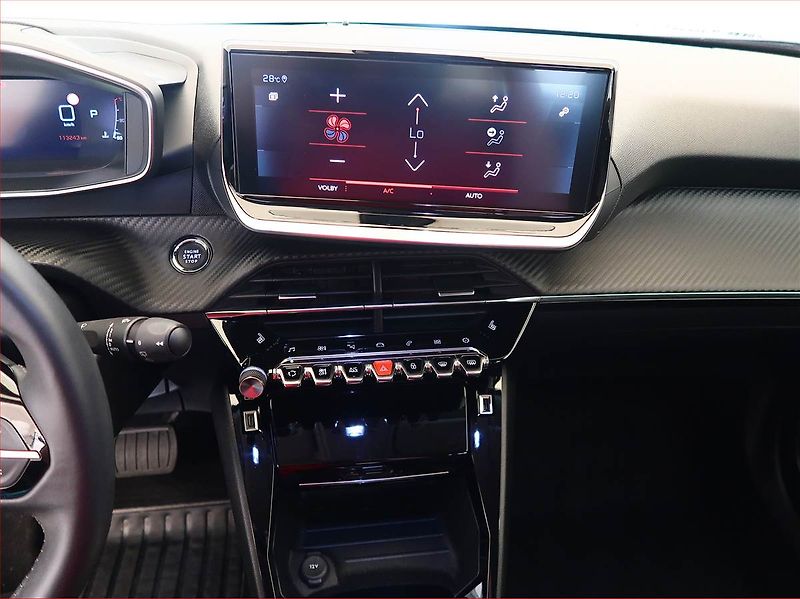Peugeot 2008 (2022) Allure 1.2 PureTech, Automat - fotka 12 z 17