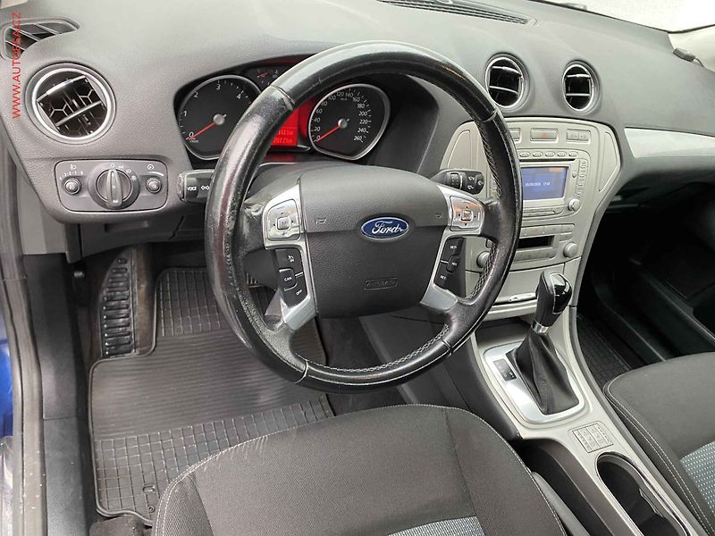 Ford Mondeo (2009) 2.0TDCi, AT, navi - fotka 12 z 20