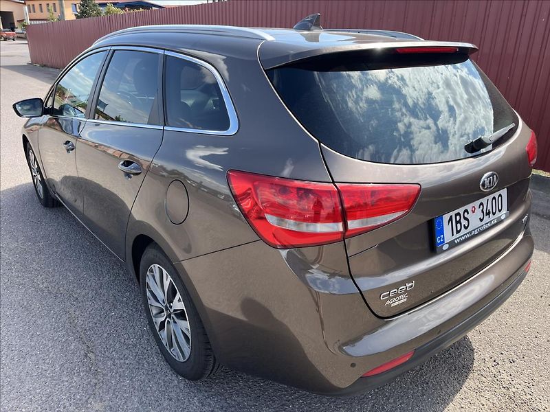 Kia Ceed 1,6 CRDi ČR KLIMA KAMERA NAVI - fotka 8 z 45