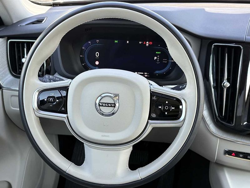 Volvo XC60 PLUS T6 AWD PHEV ACC,BLIS - fotka 12 z 22