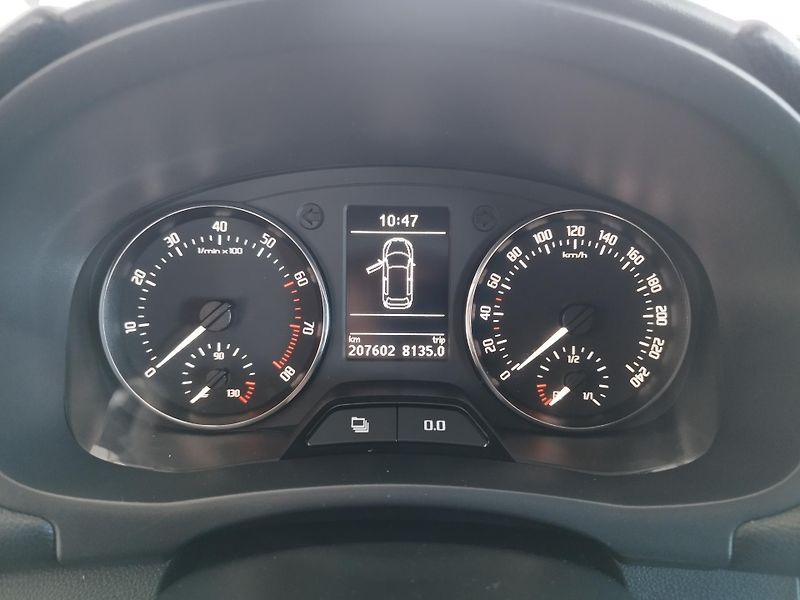 Škoda Fabia (2010) 1,2TSI,63KW,KLIMA,TAŽNÝ,ČR - fotka 23 z 25