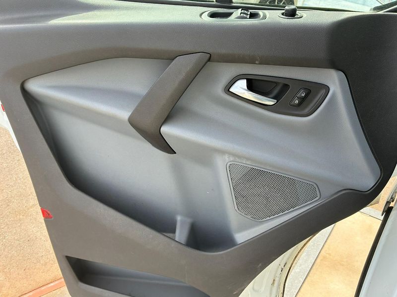 Ford Transit Custom (2014) 2.2TDCi, 92KW, 6 MÍST - fotka 23 z 25