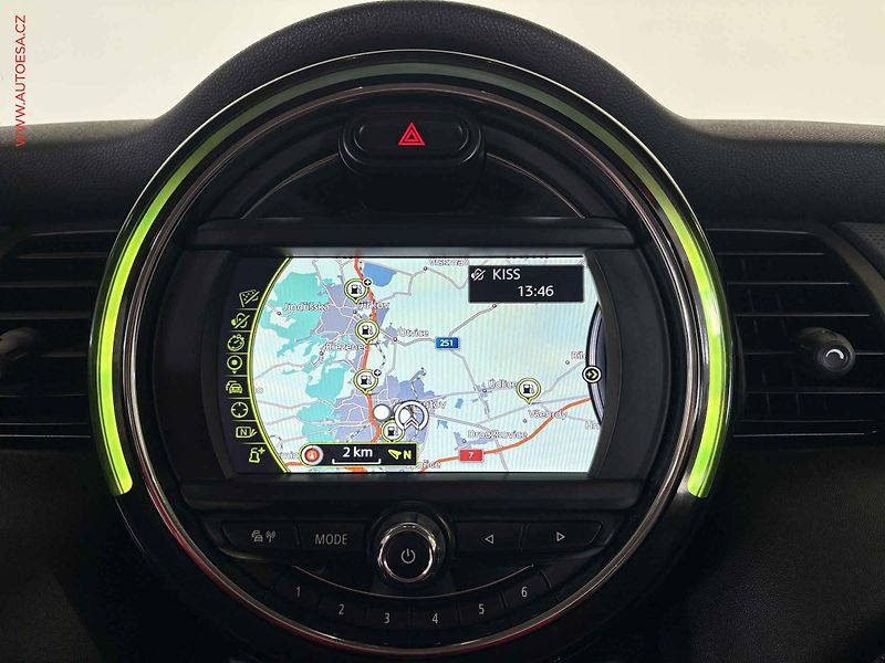Mini Cooper (2015) 1.5i, Kůže, navi, +ALU - fotka 11 z 17